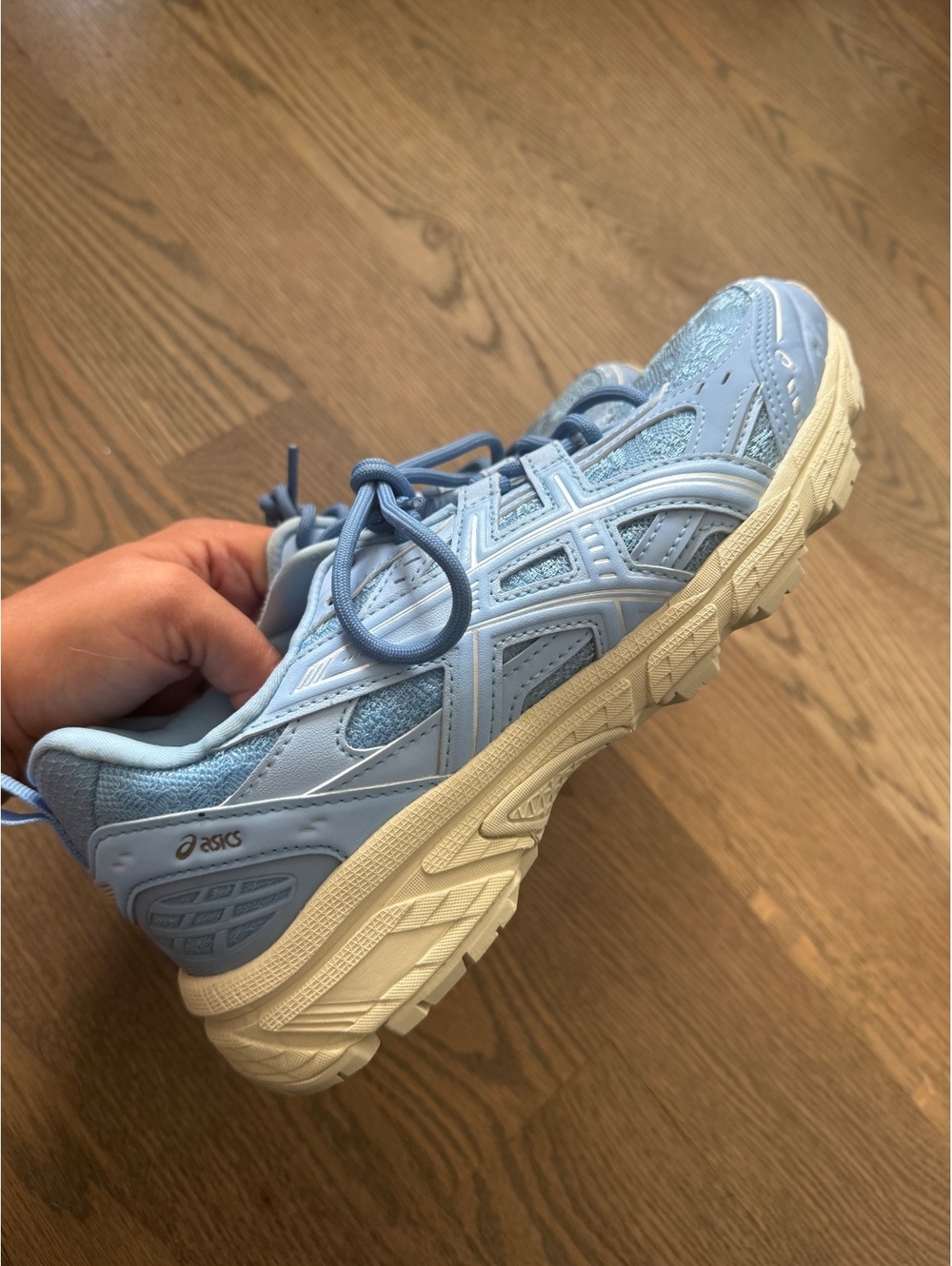 ASICS Women's Size 8.5 Light Blue Sneakers in Good Condition - Picture 1 of 10